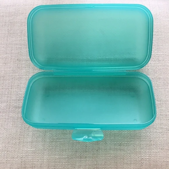 Tupperware Container - Picture 4 of 9